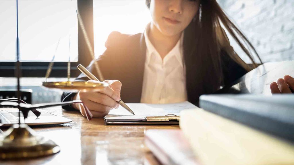 بهترین وکیل جهت مهاجرت نروژ را در موسسه هلی ویزا بیابید!